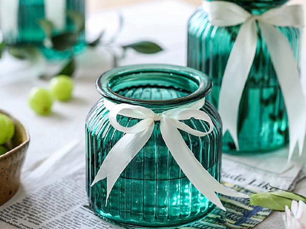 What are the classifications of glassware?