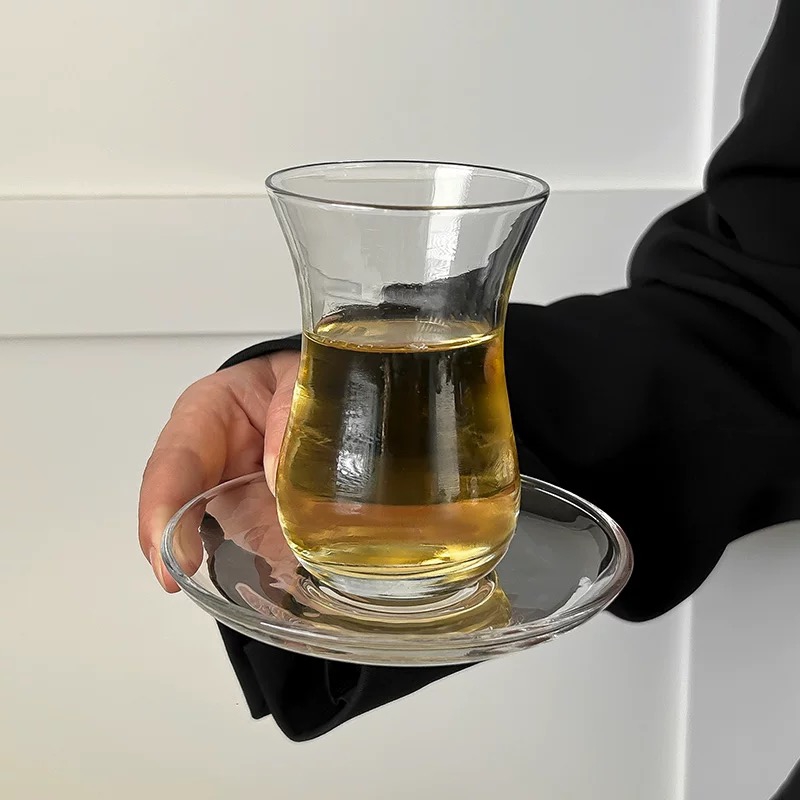 Wholesale Manufacturers Heat Resistant Drinking Tea  Glass Gift Black Tea Cup with Saucer