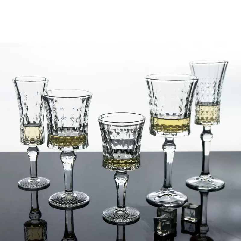 High Quality  Luxury Embossed Champagne Glass Home Party Glass Vintage Goblet Wine
