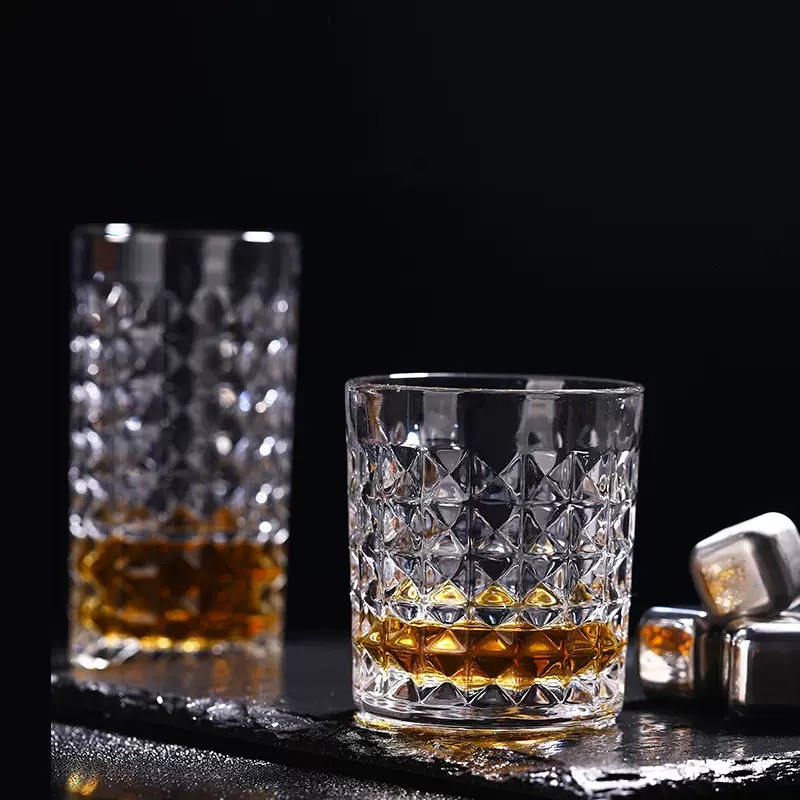 Classic Style Wavy Glasses Wine Tumbler With Diamond Embossed Pattern Suitable for Bar Party